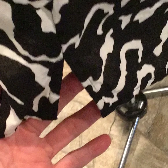 Black & White Blouse - Picture 5 of 8